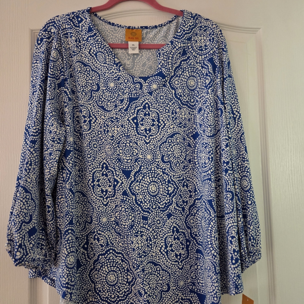 Ruby Rd. Blue and White Floral Medallion Tunic NWT